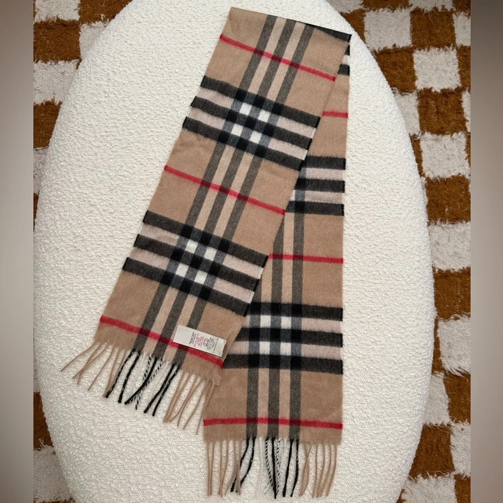 Burberry Heritage Check Cashmere Scarf - Picture 6 of 7